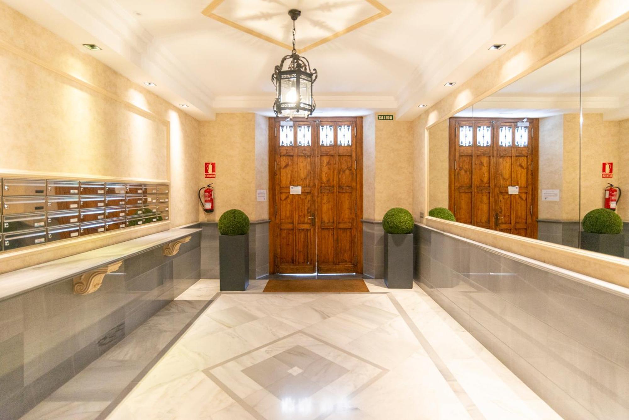 Souviron & Old Town By Ele Apartments مالقة المظهر الخارجي الصورة